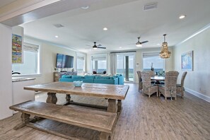 Dining - BeachFront 18Bed Pool EasyBreezy (Gulf Shores)