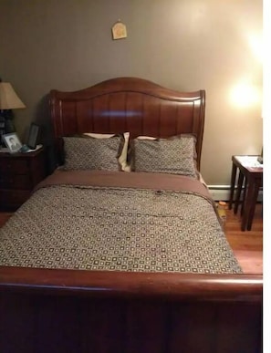 Room - 2 Bedroom in Cozy Brooklyn Private Duplex (Brooklyn)