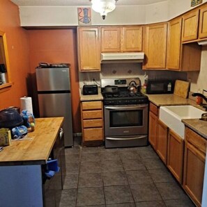 Private kitchen - 2 Bedroom in Cozy Brooklyn Private Duplex (Brooklyn)