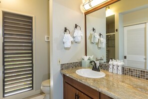 Sèche-cheveux, serviettes fournies