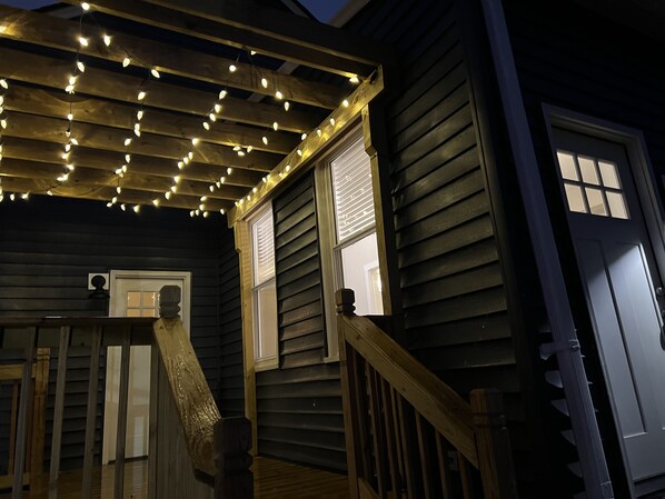 Interior - Walk to Restaurants and Bars! Newly-Renovated Downtown 3 Bedroom Home. (Bellevue)