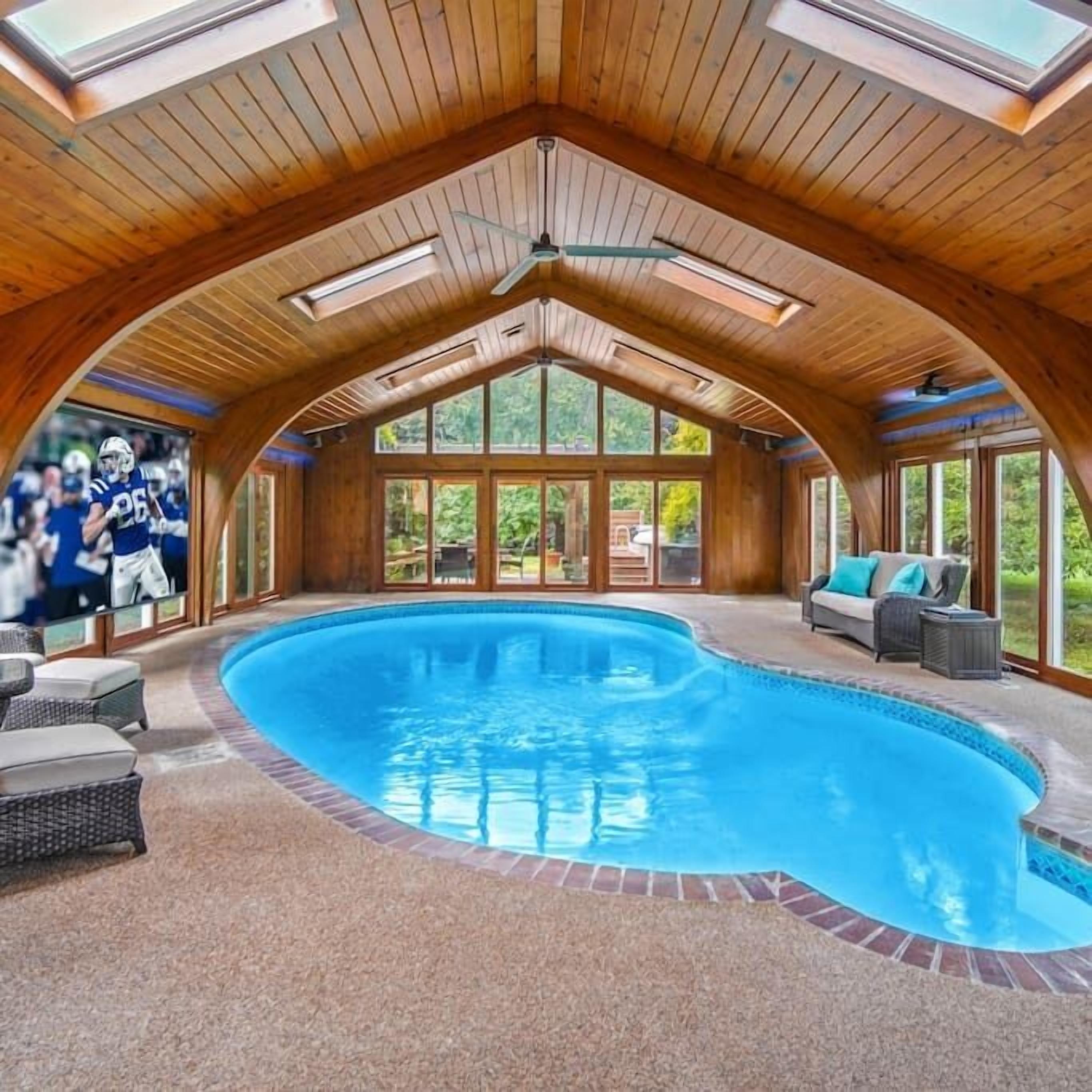 ~ Luxe Manor w/Dream Amenities Indoor Pool & More~