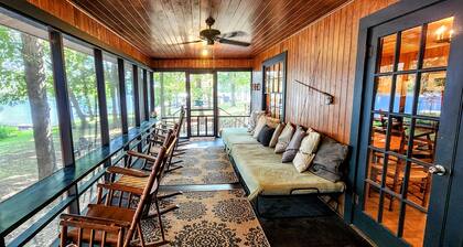 Roddy's Roost Lakefront Cabin - Hot Springs AR