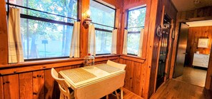 Dining - Roddy's Roost Lakefront Cabin - Hot Springs AR
 (Hot Springs)