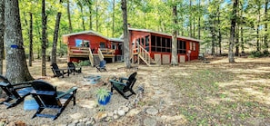 Terrace/patio - Roddy's Roost Lakefront Cabin - Hot Springs AR
 (Hot Springs)