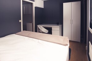 5 Schlafzimmer, Schreibtisch, Bügeleisen/Bügelbrett, kostenloses WLAN