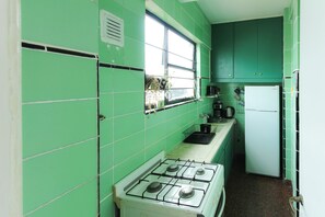 Studio Ville | Cuisine privée | Grand réfrigérateur, micro-ondes, four, grille-pain