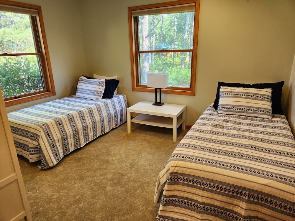 Roth Haus Beautiful Riverfront AuSable River Cabin Sportsperson's