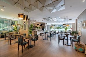 Dining - Luxury El Poblado Hotel with Spectacular View! (Medellín)