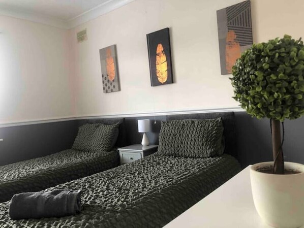 2 bedrooms, iron/ironing board, free WiFi, bed sheets - 29 Comfort house 2 bedroom townhouse with parking (Scunthorpe)