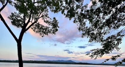 Beautiful 6 bedroom cabin on 1100 acre lake in Fryeburg Maine