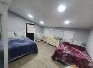 2 habitaciones, escritorio, cuna de viaje y wifi 
