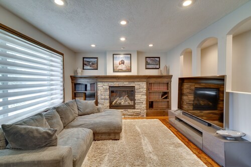 Kaysville Group Getaway 26 Mi to Snowbasin Resort!