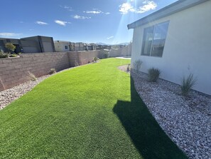 Property grounds - 4BR Oasis • Heated Pool and Spa • Near Golf & Casinos (Mesquite)