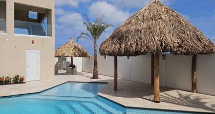 Gloednieuw Appartement met Zeezicht. Fantastisch Gelegen 5 min van the Beach