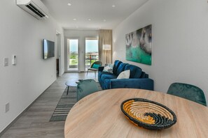 Smart TV - Gloednieuw Appartement met Zeezicht. Fantastisch Gelegen 5 min van the Beach (Oranjestad)