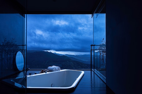 Suite de luna de miel | Vista del balcón. The Valle by Kondody Hotels