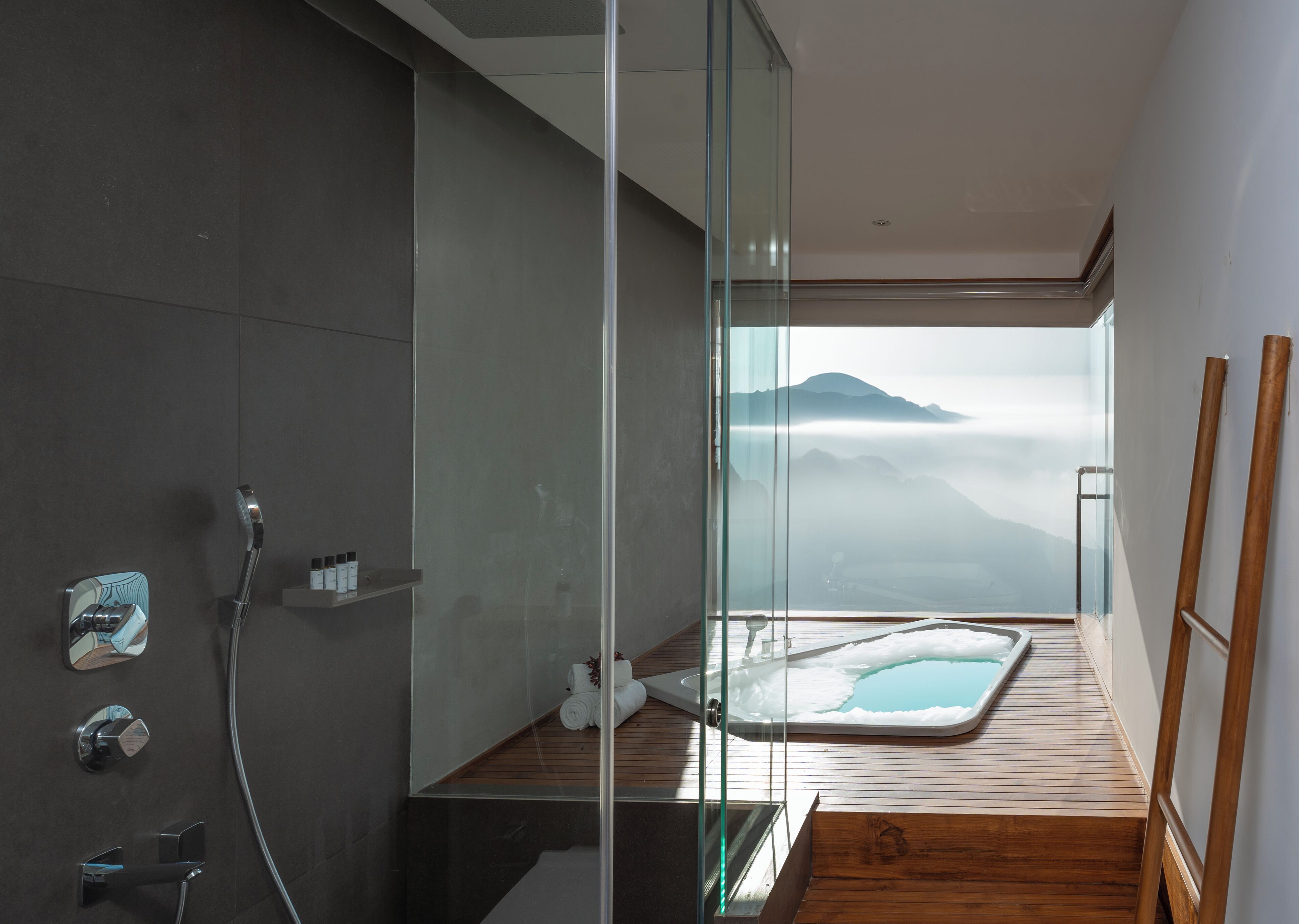 Honeymoon Suite | Bathroom | Eco-friendly toiletries, hair dryer, slippers, bidet