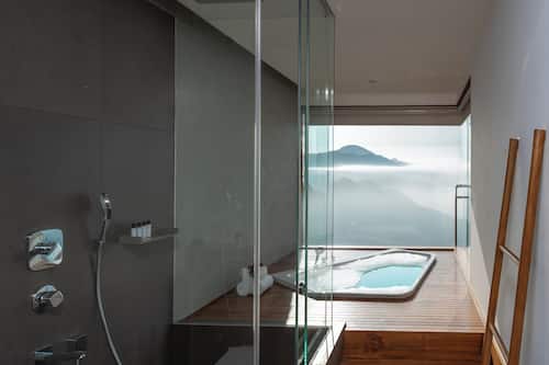 Honeymoon Suite | Bathroom
