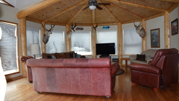 Living area - The Huston Lodge (Walden)