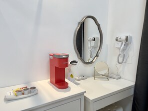 Interior - 15 minutes to Airport - Modern Condo with Pool View Balcony and Premium Coffee (Pasay)