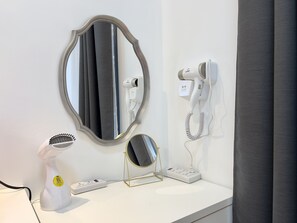 Interior - 15 minutes to Airport - Modern Condo with Pool View Balcony and Premium Coffee (Pasay)