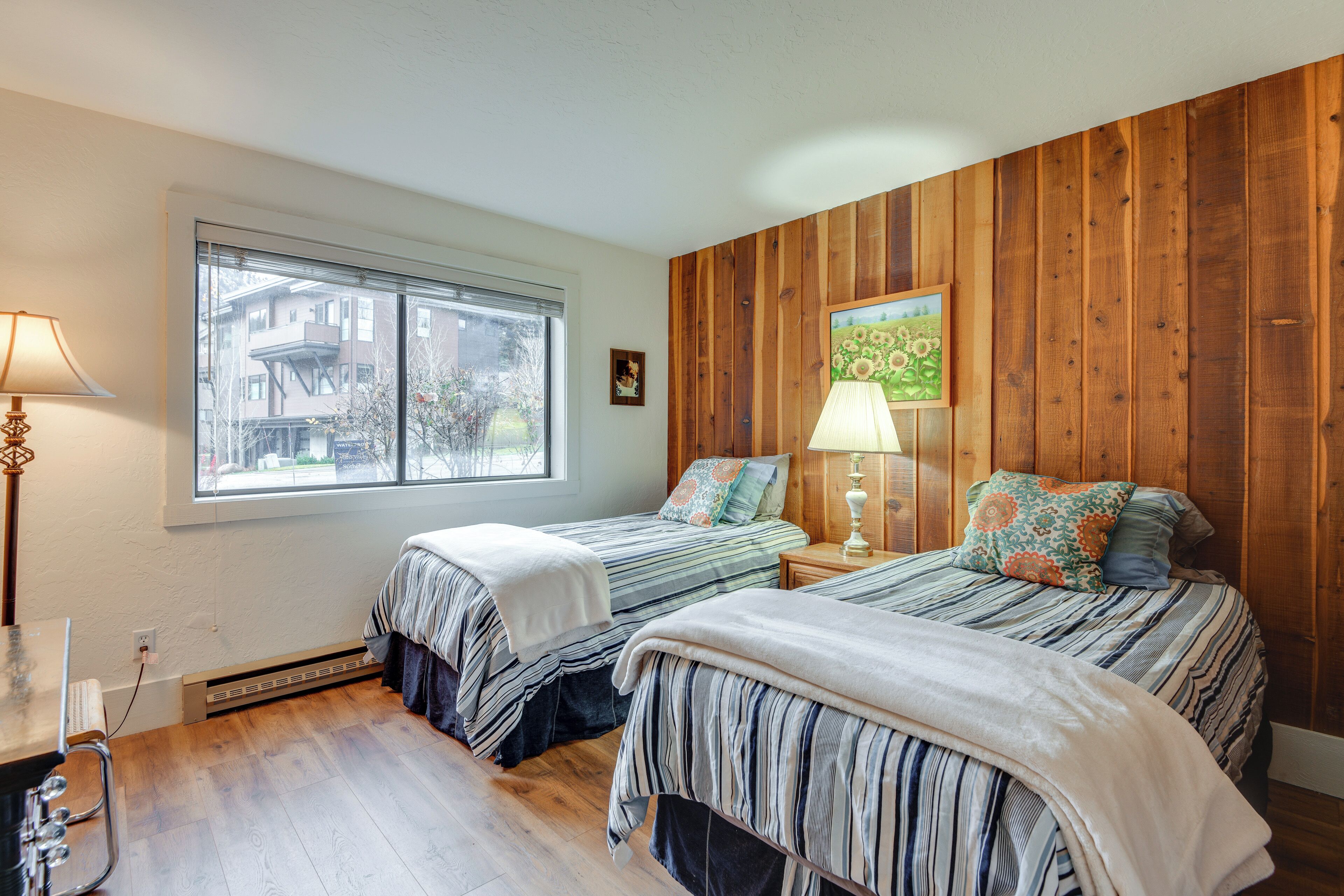 2 habitaciones, tabla de planchar con plancha, wifi y ropa de cama 