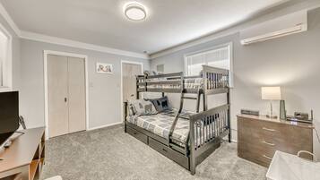 4 bedrooms, desk, iron/ironing board, WiFi