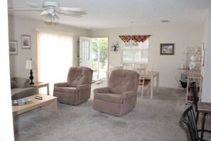 Smart TV - Cozy Patio Villa, close to Nancy Lopez Champion Golf & 4 Executive  Golf Courses (The Villages)