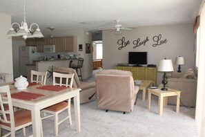 Smart TV - Cozy Patio Villa, close to Nancy Lopez Champion Golf & 4 Executive  Golf Courses (The Villages)