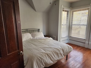 5 bedrooms, WiFi, bed sheets