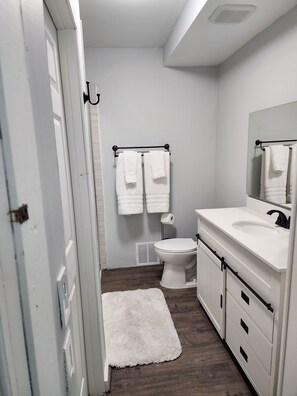 مناشف، صابون، ورق حمّام