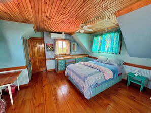 3 makuuhuonetta, työpöytä, ilmainen Wi-Fi, vuodevaatteet