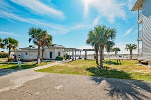 Property grounds - Gulf Shores Plantation - Beautiful 2 Br/2Ba Condo! Close to the pool and beach. (Gulf Shores)