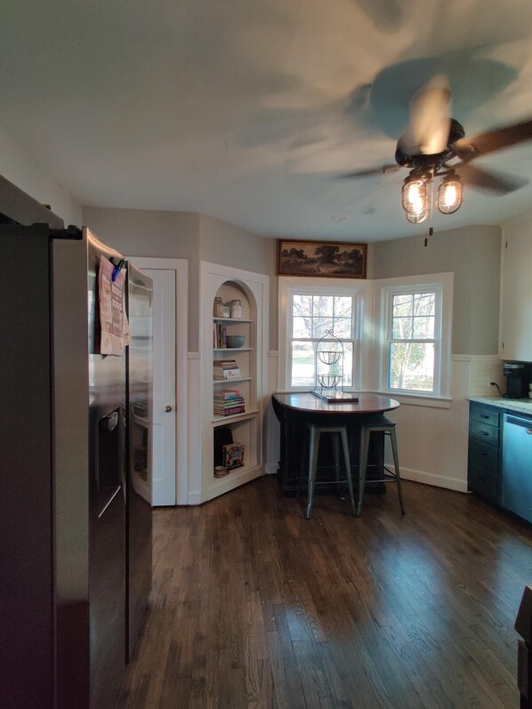 Interior - Cozy, Rustic Bungalow (Leavenworth)