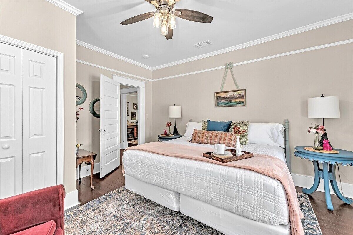 2 bedrooms, desk, iron/ironing board, free WiFi