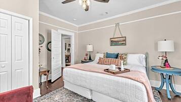 2 bedrooms, desk, iron/ironing board, free WiFi