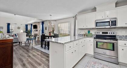 3 bedroom, 2.5 bathroom patio home with an inground pool. <br>The sleeping arrangements at this property include three queen beds and a futon located in the second living room.