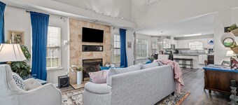 3 bedroom, 2.5 bathroom patio home with an inground pool. <br>The sleeping arrangements at this property include three queen beds and a futon located in the second living room.