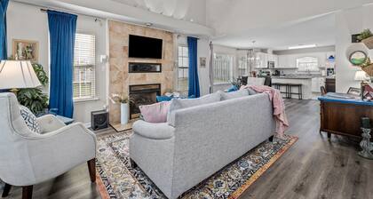 3 bedroom, 2.5 bathroom patio home with an inground pool. <br>The sleeping arrangements at this property include three queen beds and a futon located in the second living room.