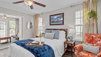 3 bedrooms, desk, iron/ironing board, travel crib