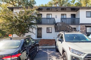 Exterior - Beautiful 2 bedroom 2 bathroom condo with balcony overlooking creek. The sleeping arrangements for this property are 2 queen beds. (Augusta)