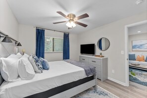 2 bedrooms, desk, iron/ironing board, travel cot