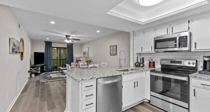 Beautiful 2 bedroom 2 bathroom condo with balcony overlooking creek. The sleeping arrangements for this property are 2 queen beds.