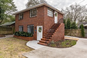 Exterior - 1 bedroom, 1 bathroom sleeps max 4 guests with the sleeping arrangements being a king bed and futon that sleeps 2 (Augusta)