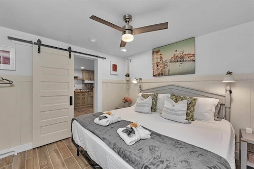 1 bedroom, 1 bathroom sleeps max 4 guests with the sleeping arrangements being a king bed and futon that sleeps 2