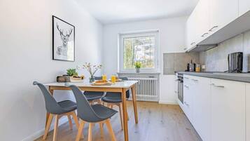 Kühlschrank, Ofen, Herdplatte, Geschirrspüler