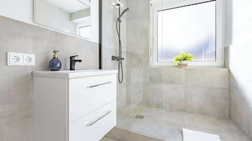 Douche, sĂšche-cheveux