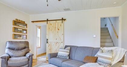 Lovely Rural Hixton Farmhouse w/ Porch & Fire Pit!