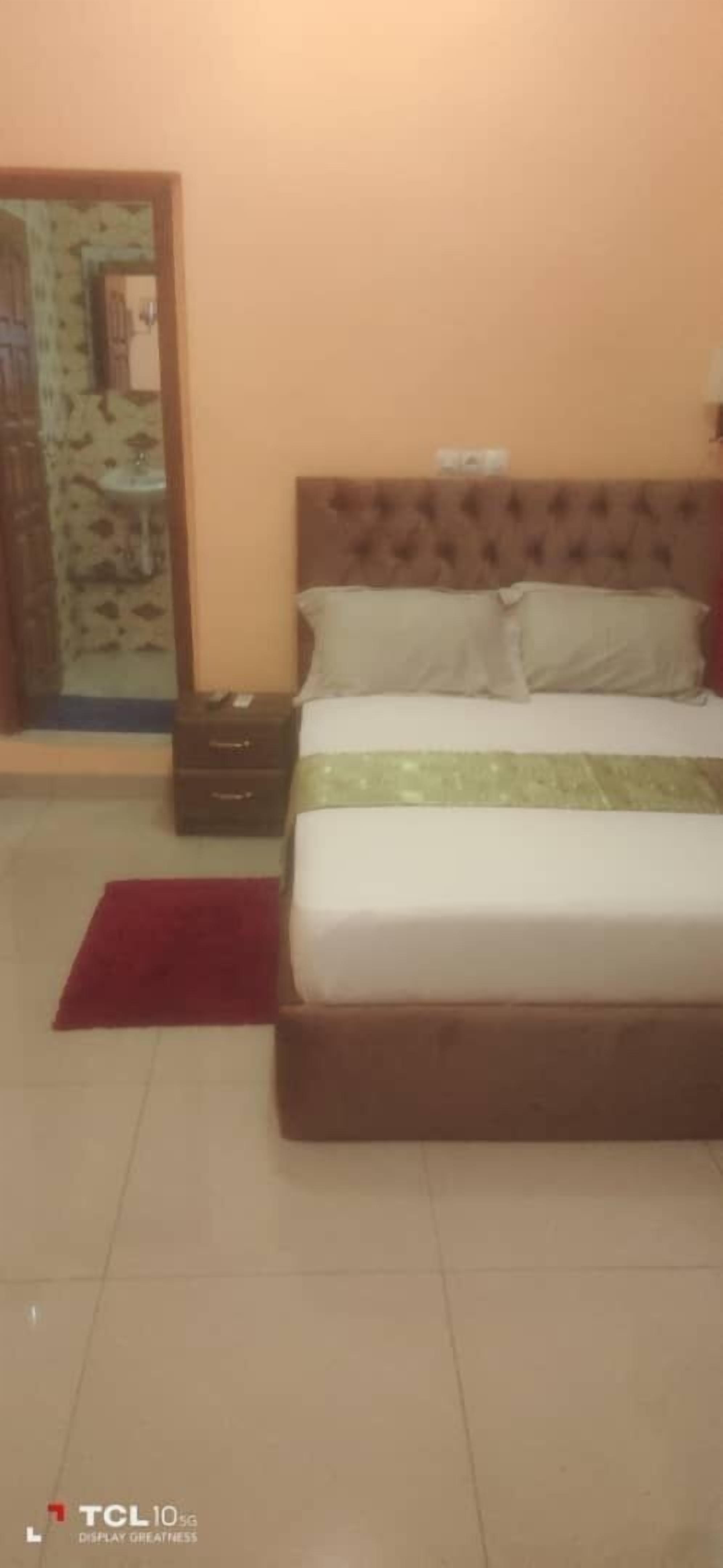 Deluxe Studio Suite | Free WiFi, bed sheets